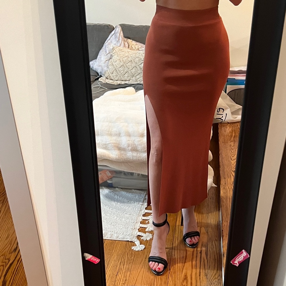 Wilfred xs rust brown midi skirt with slit. Stretch for great contour